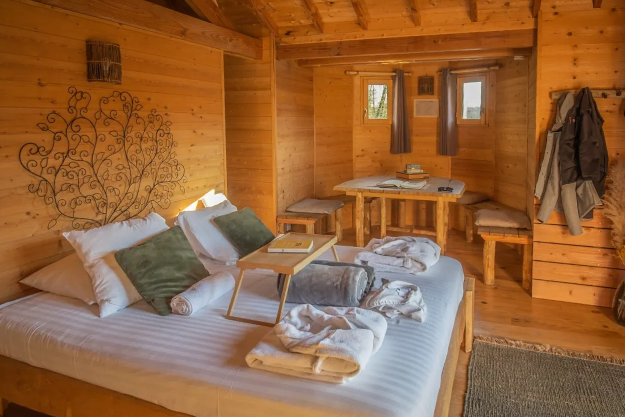 Cabanes Des Grands Lacs Chassey-les-Montbozon Bourgogne-Franche-Comte France hotel review