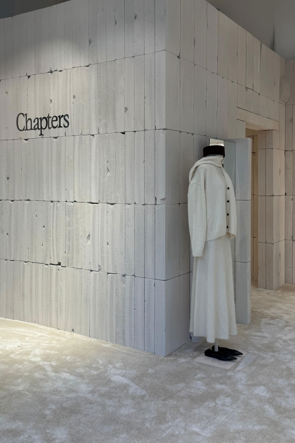 Chapters Milan Lombardy Italy store review